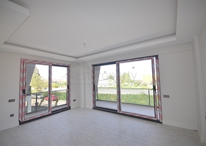 Новая трехэтажная вилла в центре Фетхие