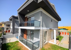 Новая трехэтажная вилла в центре Фетхие