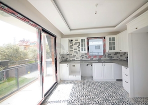 Новая трехэтажная вилла в центре Фетхие