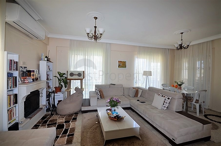 Двухэтажная меблированная вилла в Чалыш, Фетхие