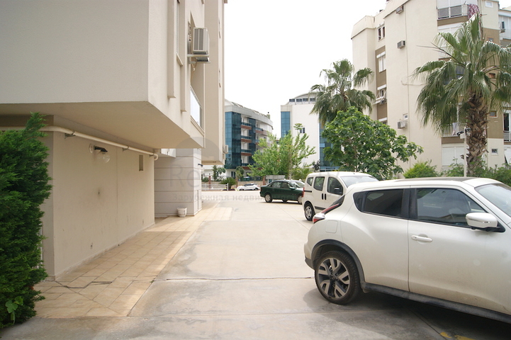 Пентхаус 2+1 с выходом в сад в комплексе 500 м до моря