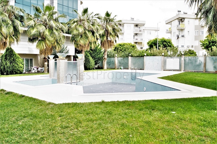 Пентхаус 2+1 с выходом в сад в комплексе 500 м до моря