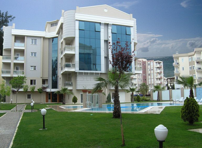 Пентхаус 2+1 с выходом в сад в комплексе 500 м до моря