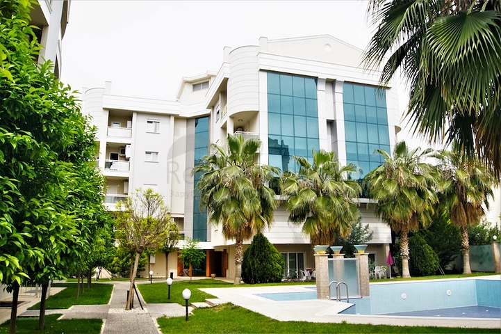 Пентхаус 2+1 с выходом в сад в комплексе 500 м до моря