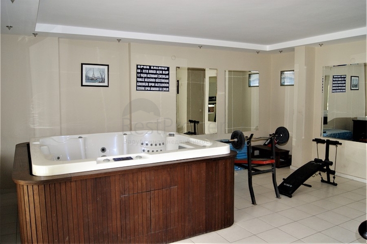 Пентхаус 2+1 с выходом в сад в комплексе 500 м до моря