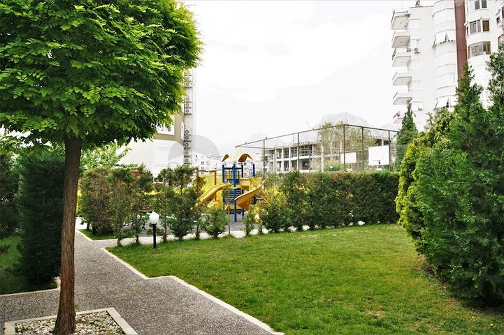 Пентхаус 2+1 с выходом в сад в комплексе 500 м до моря