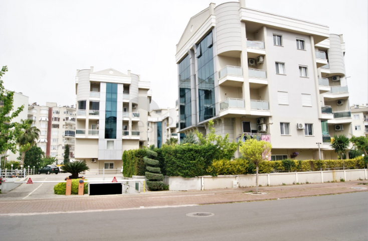 Пентхаус 2+1 с выходом в сад в комплексе 500 м до моря