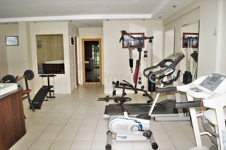 Пентхаус 2+1 с выходом в сад в комплексе 500 м до моря