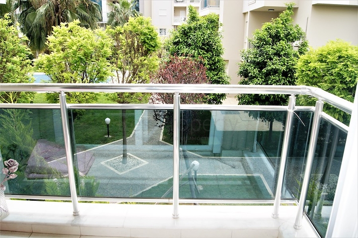 Пентхаус 2+1 с выходом в сад в комплексе 500 м до моря