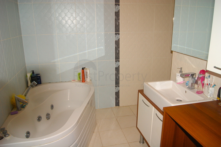 Пентхаус 2+1 с выходом в сад в комплексе 500 м до моря