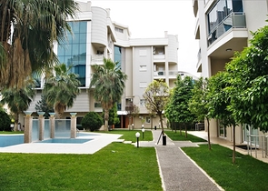 Пентхаус 2+1 с выходом в сад в комплексе 500 м до моря