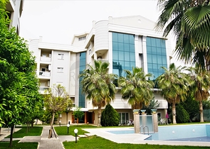 Пентхаус 2+1 с выходом в сад в комплексе 500 м до моря