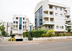 Пентхаус 2+1 с выходом в сад в комплексе 500 м до моря