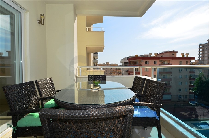 Просторные апартаменты в современном комплексе Махмутлара