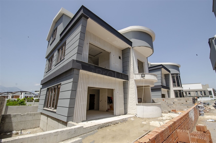 Виллы 5+1 с личным бассейном в Коньяалты Анталья