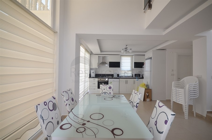 Трёхэтажная вилла в классическом стиле в Фетхие