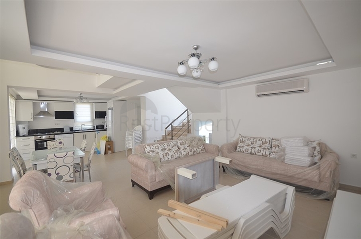 Трёхэтажная вилла в классическом стиле в Фетхие