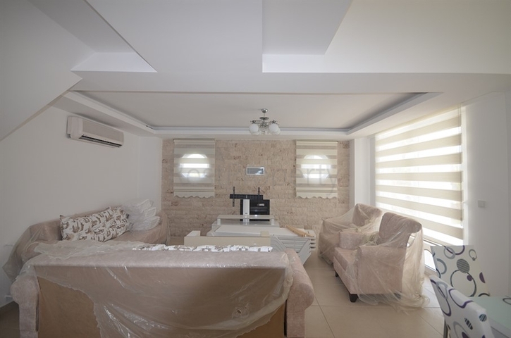 Трёхэтажная вилла в классическом стиле в Фетхие