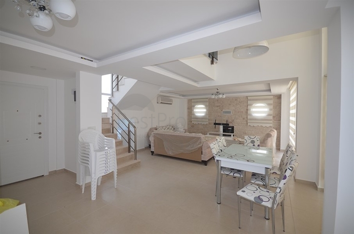 Трёхэтажная вилла в классическом стиле в Фетхие