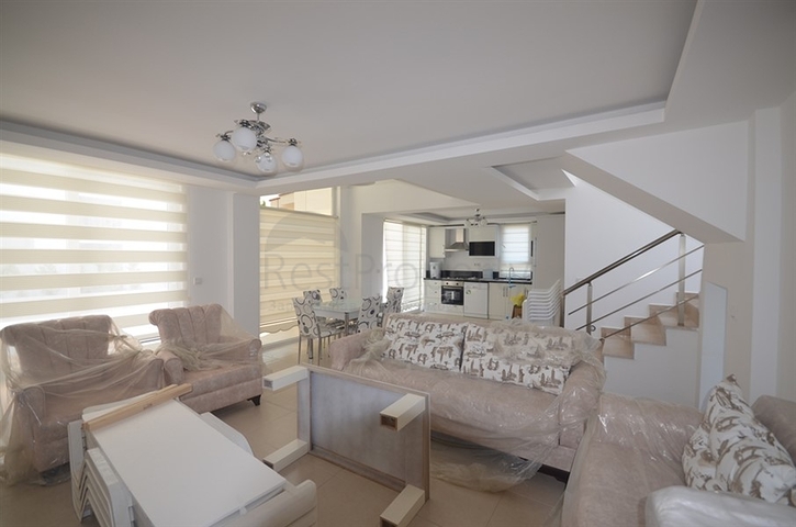 Трёхэтажная вилла в классическом стиле в Фетхие