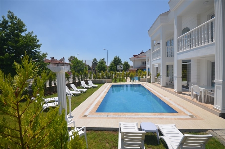 Трёхэтажная вилла в классическом стиле в Фетхие