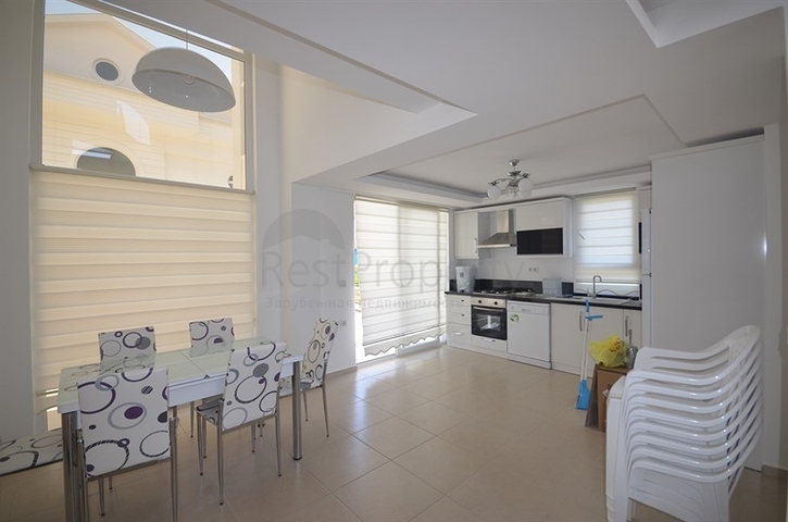 Трёхэтажная вилла в классическом стиле в Фетхие