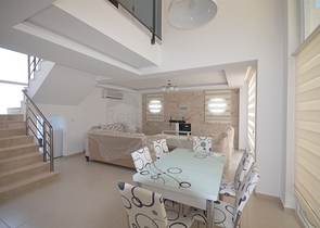 Трёхэтажная вилла в классическом стиле в Фетхие