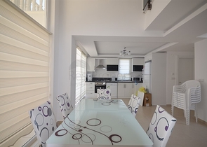 Трёхэтажная вилла в классическом стиле в Фетхие