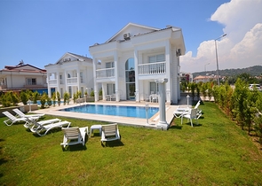 Трёхэтажная вилла в классическом стиле в Фетхие