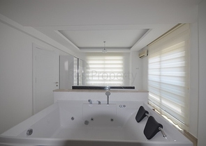 Трёхэтажная вилла в классическом стиле в Фетхие