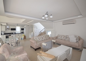 Трёхэтажная вилла в классическом стиле в Фетхие