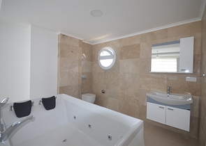 Трёхэтажная вилла в классическом стиле в Фетхие