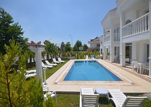 Трёхэтажная вилла в классическом стиле в Фетхие