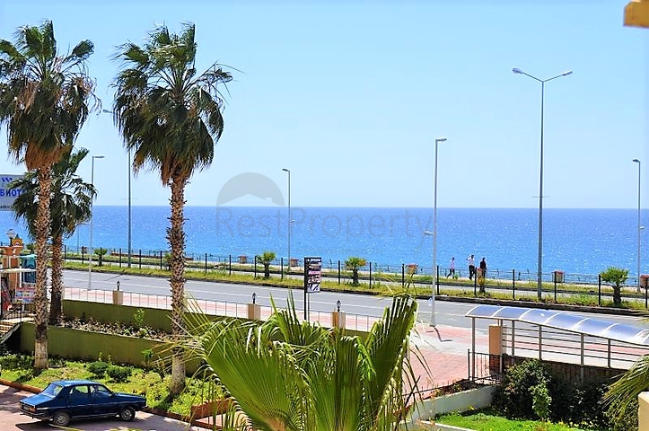 Квартира на первой линии с видом на лазурный берег