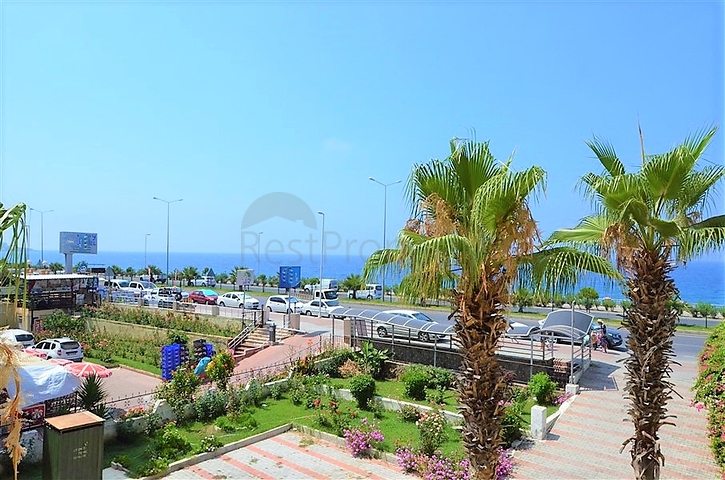 Квартира на первой линии с видом на лазурный берег