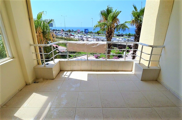 Квартира на первой линии с видом на лазурный берег