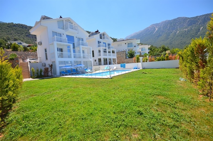 Вилла с четырьмя спальнями в районе Оваджик, Фетхие