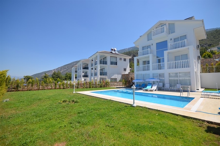 Вилла с четырьмя спальнями в районе Оваджик, Фетхие