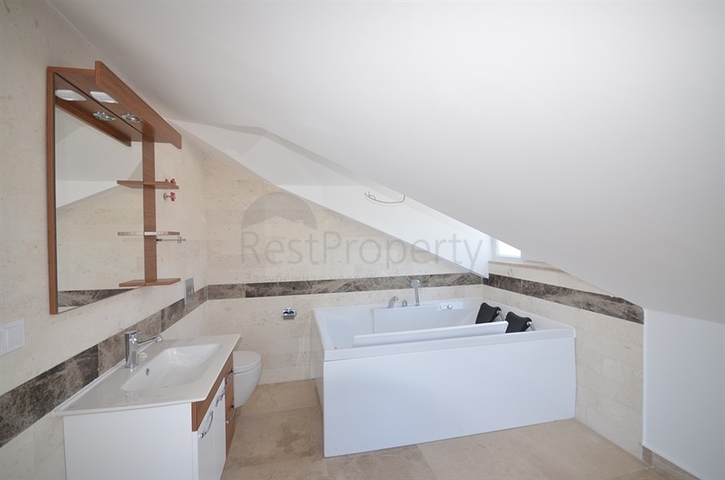 Вилла с четырьмя спальнями в районе Оваджик, Фетхие