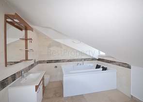 Вилла с четырьмя спальнями в районе Оваджик, Фетхие