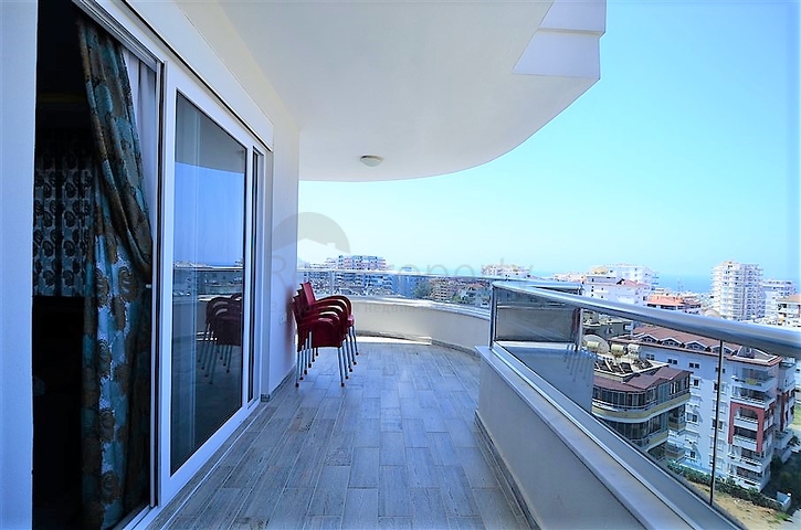 Просторные апартаменты в Махмутларе