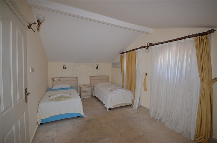 Трёхэтажная вилла с частным бассейном