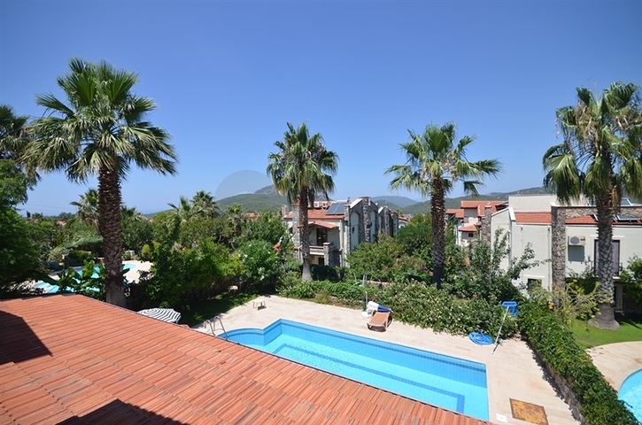 Трёхэтажная вилла с частным бассейном