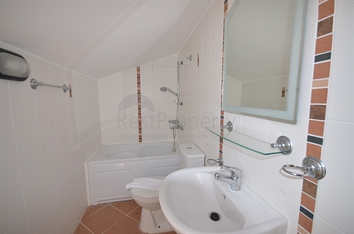 Трёхэтажная вилла с частным бассейном