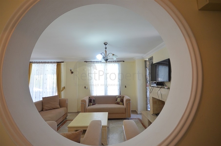 Трёхэтажная вилла с частным бассейном