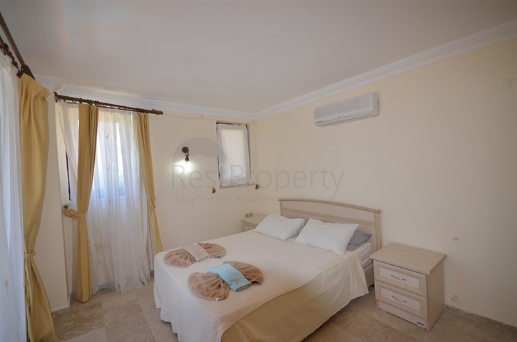 Трёхэтажная вилла с частным бассейном