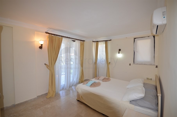 Трёхэтажная вилла с частным бассейном