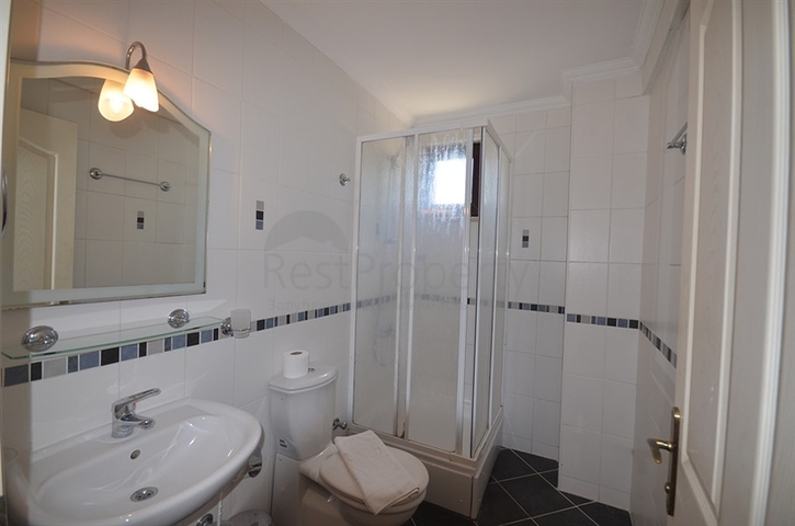 Трёхэтажная вилла с частным бассейном