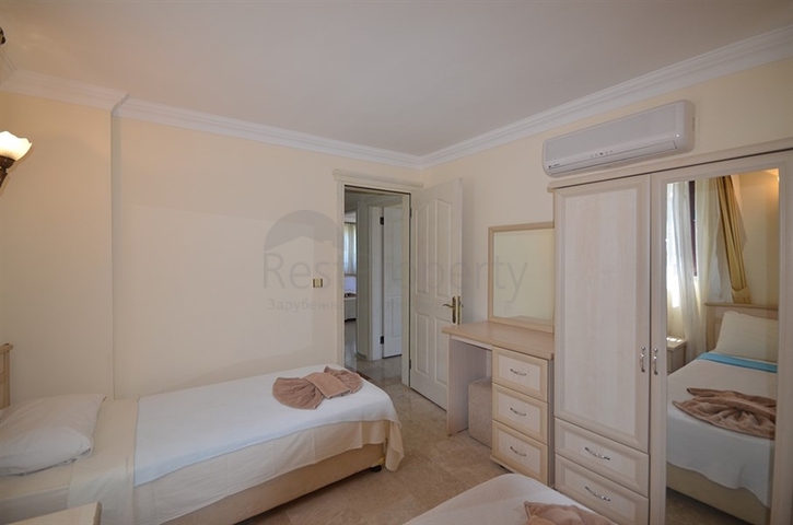 Трёхэтажная вилла с частным бассейном