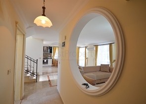 Трёхэтажная вилла с частным бассейном